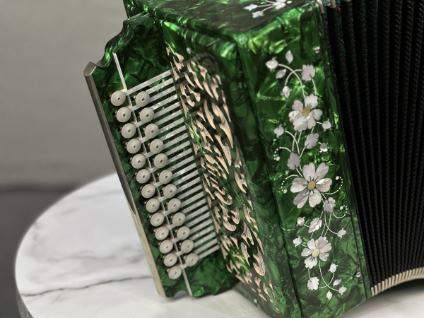 Гармонь "Заказная" ре мажор (зеленая)