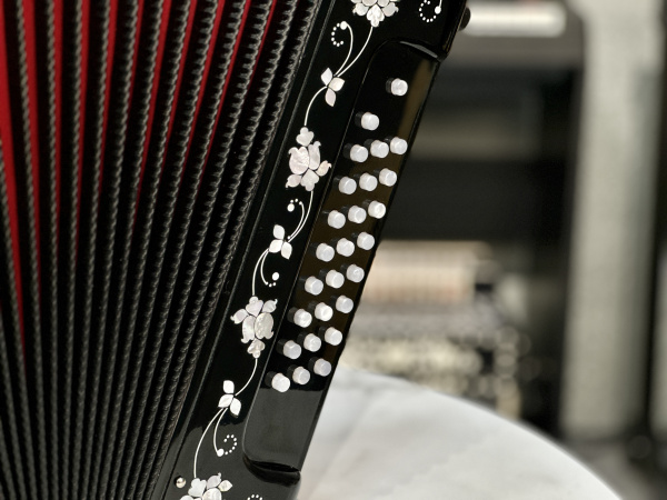 Гармонь "Заказная" Ля мажор 27/25 