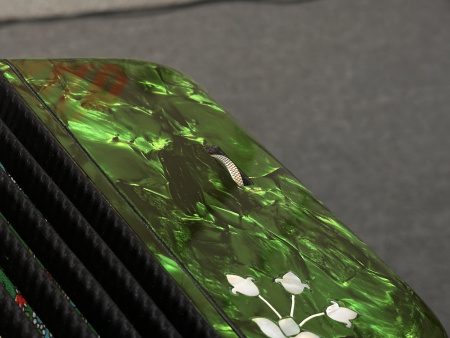 Гармонь "Заказная" ре мажор (зеленая)