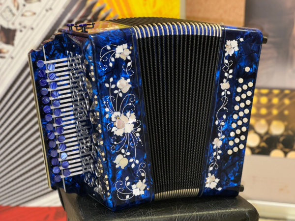 СИНЯЯ ПЕРЛАМУТРОВАЯ КНОПКА BOTTONI 15 мм