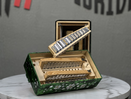 Гармонь "Заказная" ре мажор (зеленая)