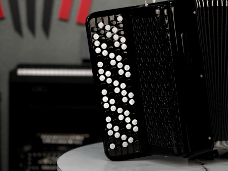 Баян "Юпитер-2" цельнопланочный 55/92х52/100