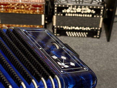 Гармонь "Заказная" Ля диез мажор