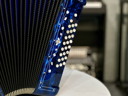 Гармонь "Заказная" Ля диез мажор