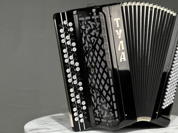 Баян «Тула» ЦЕЛЬНОПЛАНОЧНЫЙ (черный)