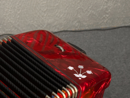 Гармонь "Заказная" ля мажор (красная) 25/25