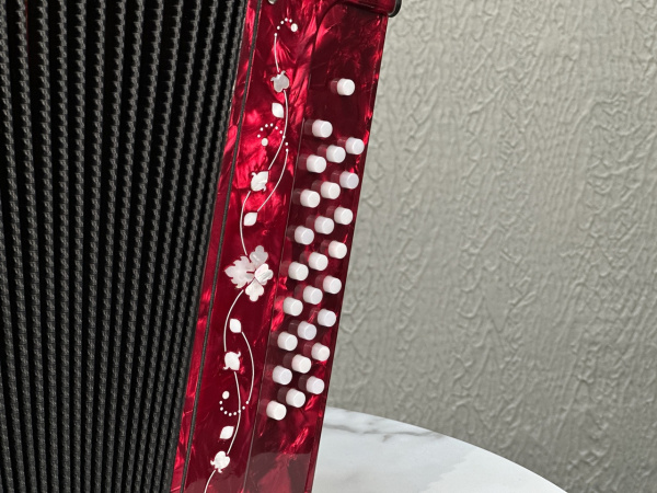 Гармонь "Заказная" ля мажор (красная) 25/25